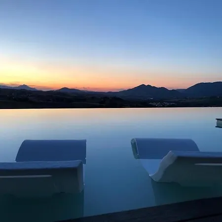 Serre Alte Landscape Luxury 住宿加早餐酒店 马泰利卡